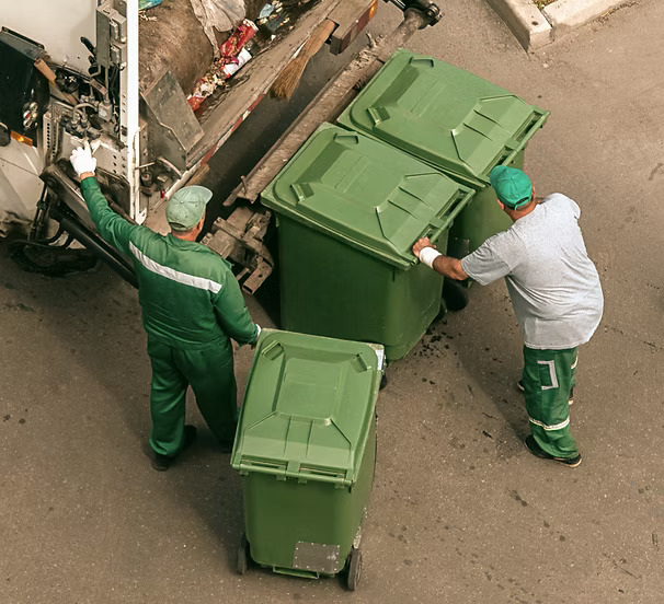 Taking Control of Your Organic Waste Process— Why Relying Solely on External Contractors May Be Holding You Back 39 Taking Control of Your Organic Waste Process— Why Relying Solely on External Contractors May Be Holding You Back
